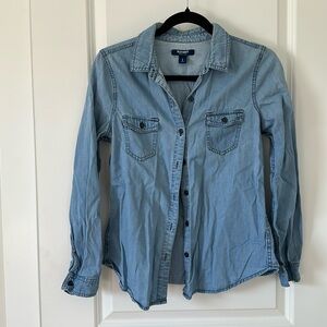 Old Navy 100% Cotton 2 Pocket Chambray Button Up Blue Shirt Size S